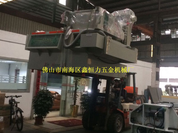 福建客戶不銹鋼鍋片蝕刻機裝車發(fā)貨！